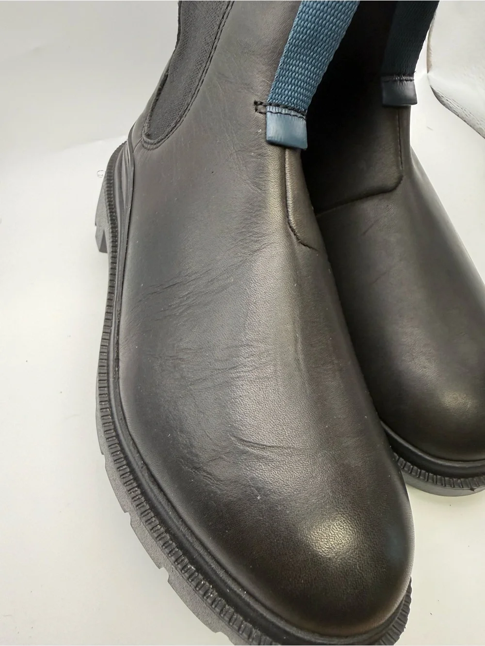 Olukai woman’s Hehi black pullon Chelsea style boot - Picture 6 of 8